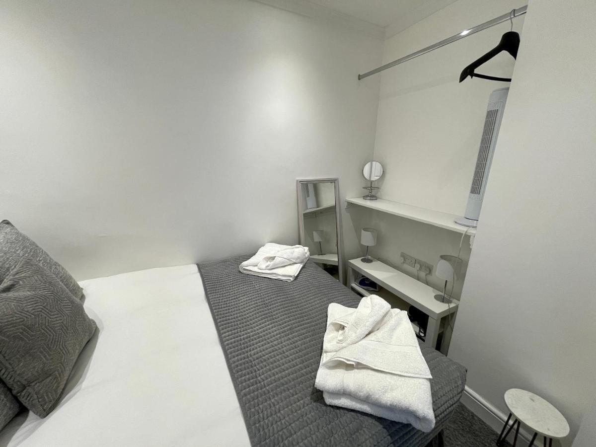Apartment Brunswick Square & *